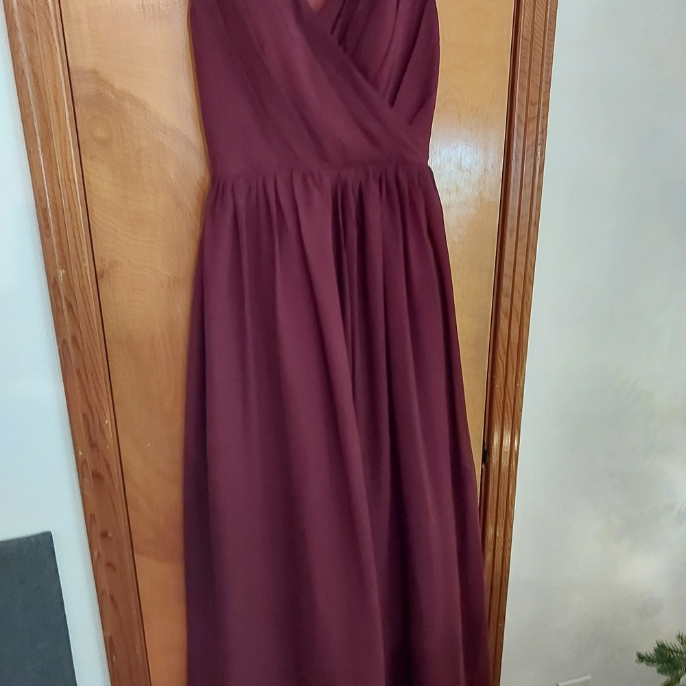 Elegant Burgundy Evening Dress